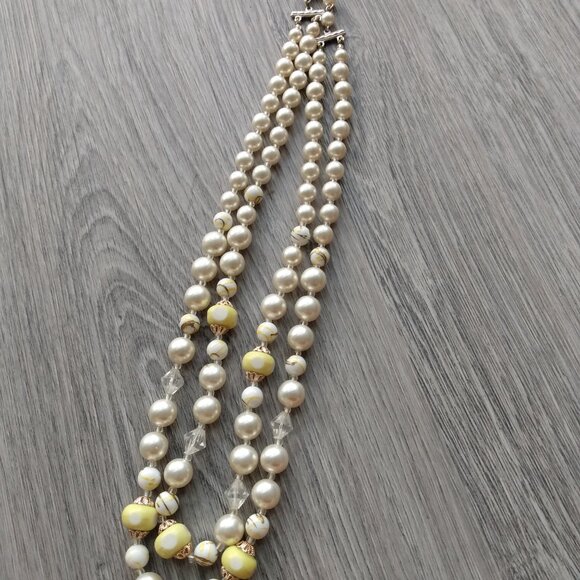 Vintage Faux Pearl Yellow Beaded Necklace Double Strands Rockabilly Retro Glam - Picture 4 of 11